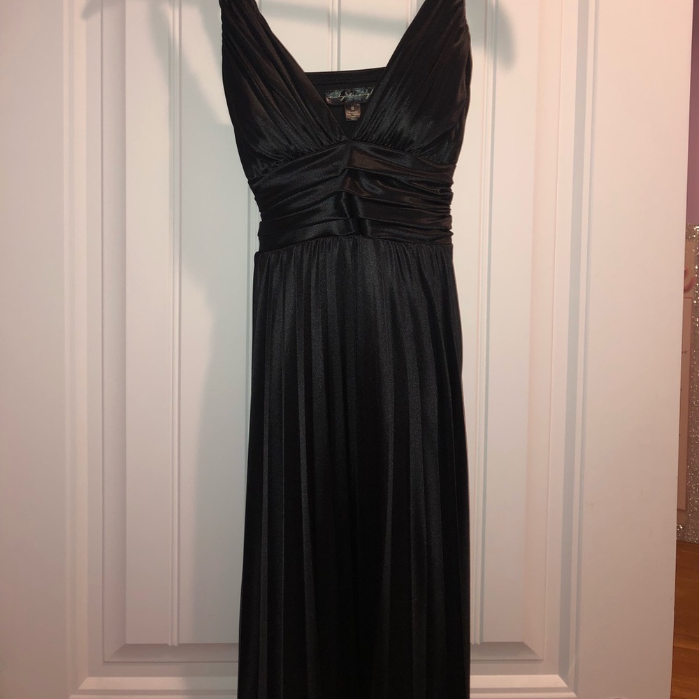 City Triangles - Little Black Dress